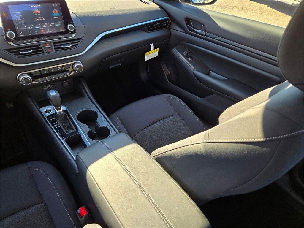 Used 2025 Nissan Altima 2.5 S image 15