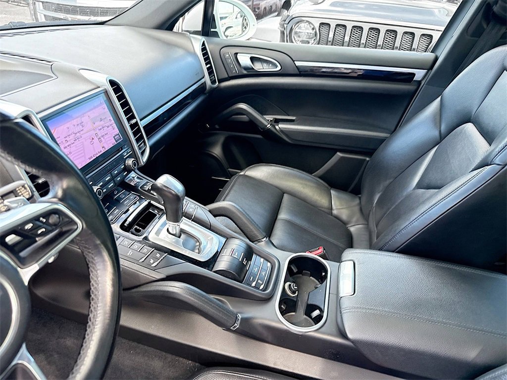 Used 2017 Porsche Cayenne S image 25