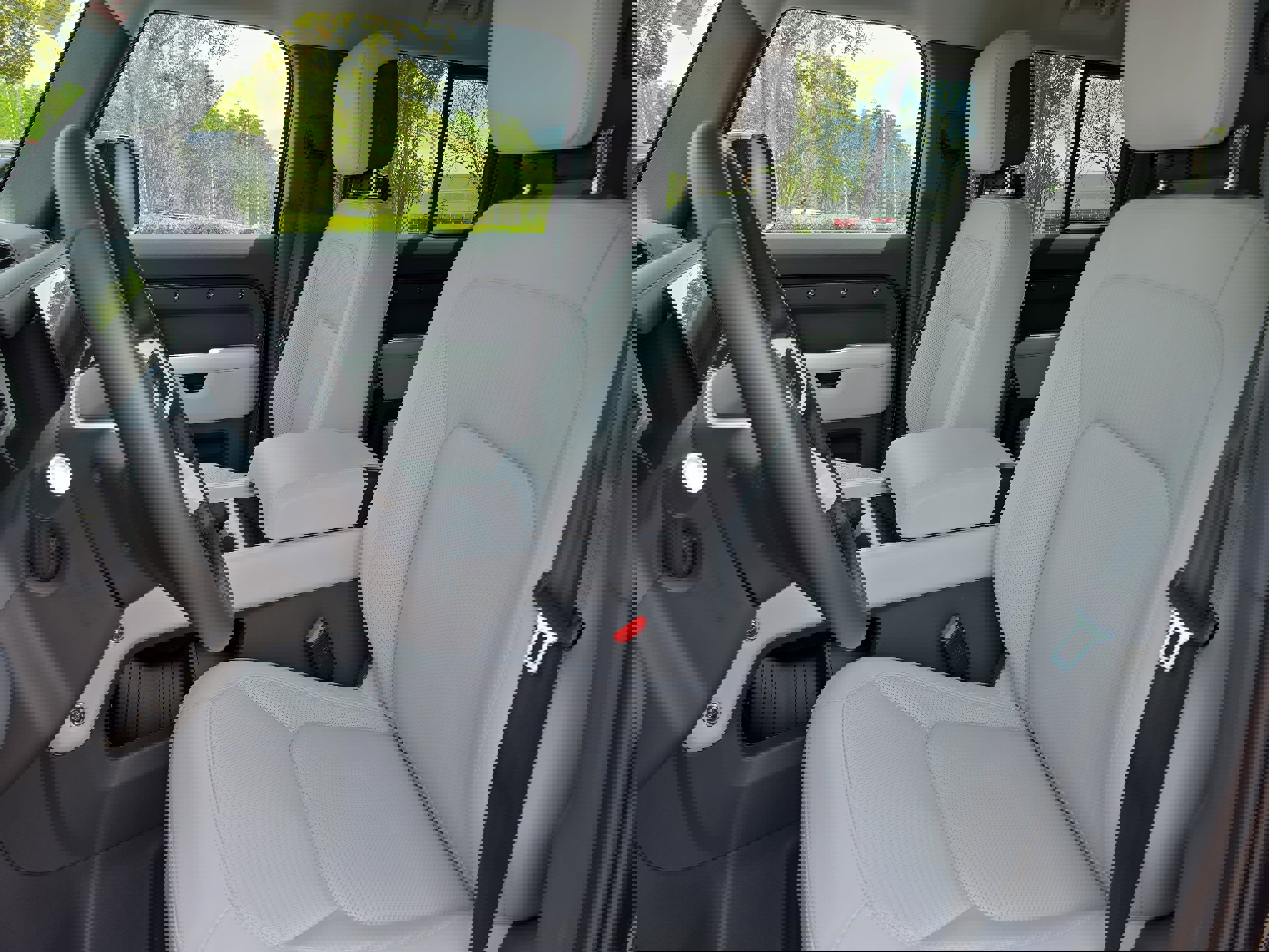 Used 2026 Land Rover Defender 110 X-Dynamic SE AWD/4WD image 14