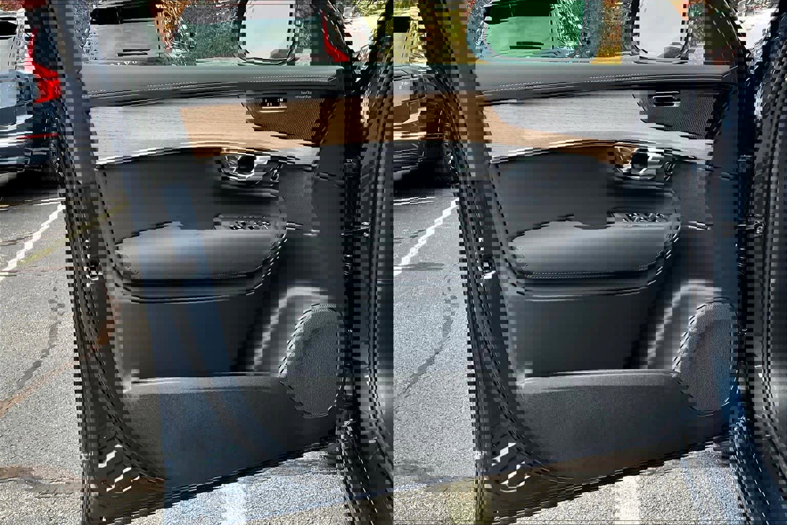 New 2026 Volvo XC90 B6 Plus w/ Protection Package Premier image 11