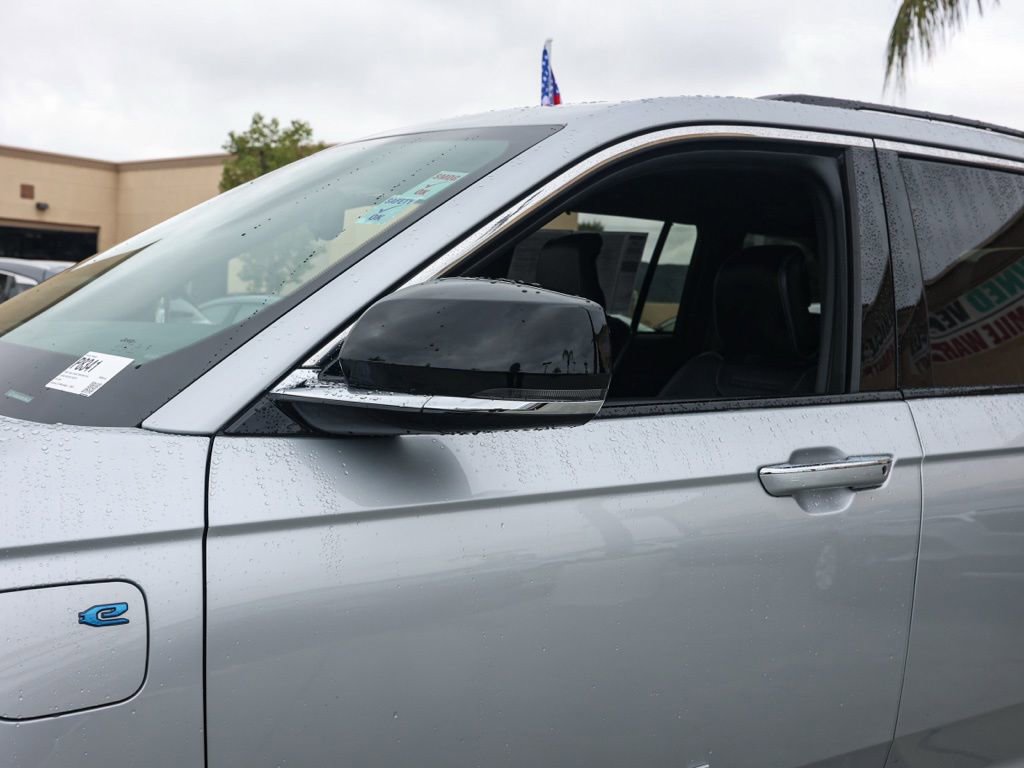 Used 2024 Jeep Grand Cherokee Overland w/ Luxury Tech Group IV image 12