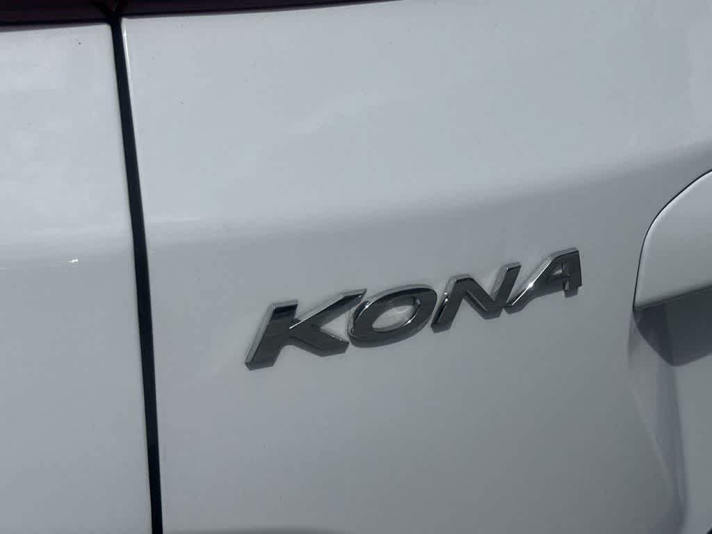 Used 2023 Hyundai Kona SE w/ Cargo Package FWD image 11