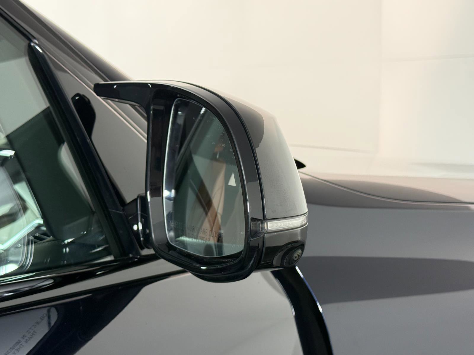 Used 2023 BMW X7 M60i w/ Executive Package image 8