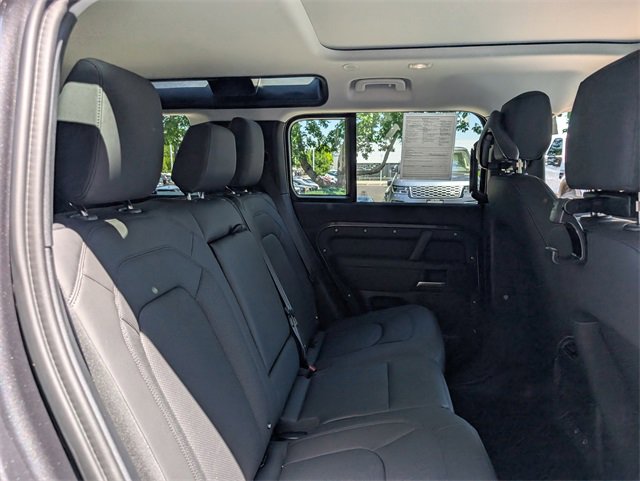 Used 2025 Land Rover Defender 110 S image 8