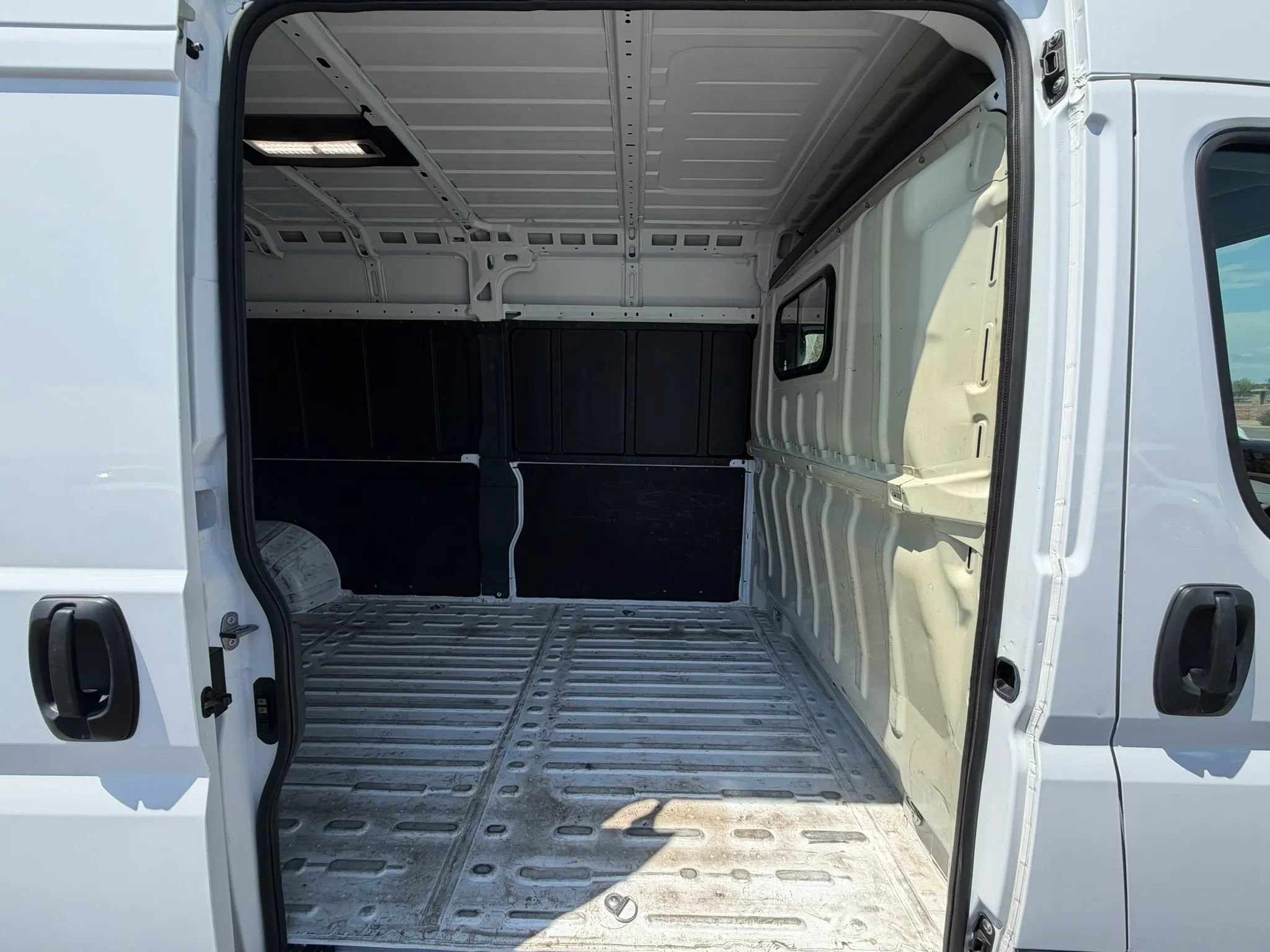 Used 2025 RAM ProMaster 2500 w/ Convenience Group FWD image 12