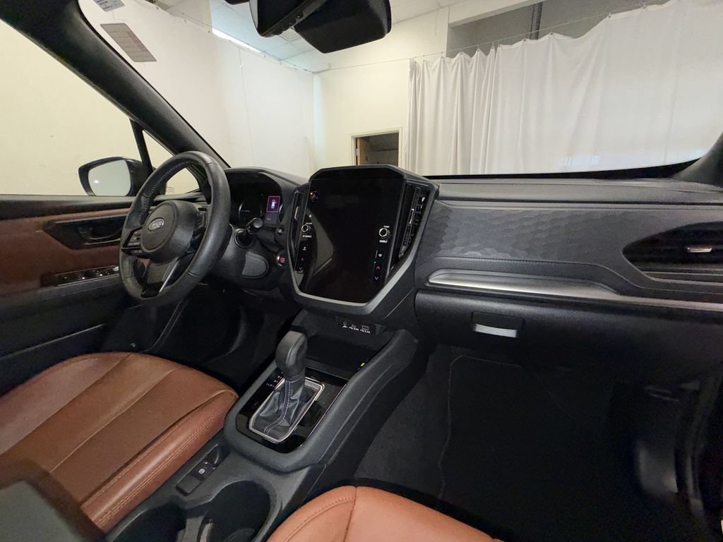 Used 2025 Subaru Forester Premium AWD/4WD image 18