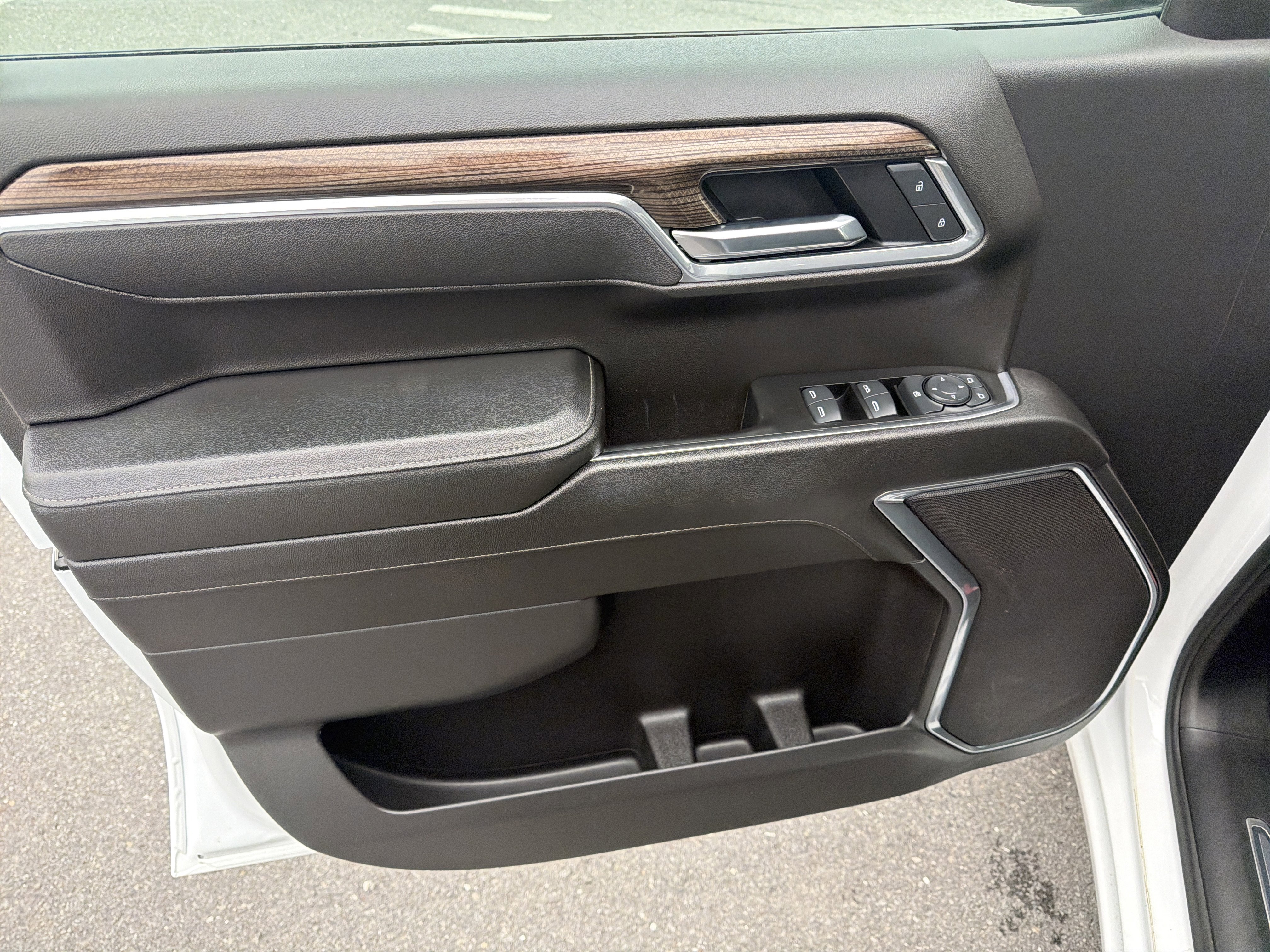 Used 2025 Chevrolet Silverado 1500 LT image 15