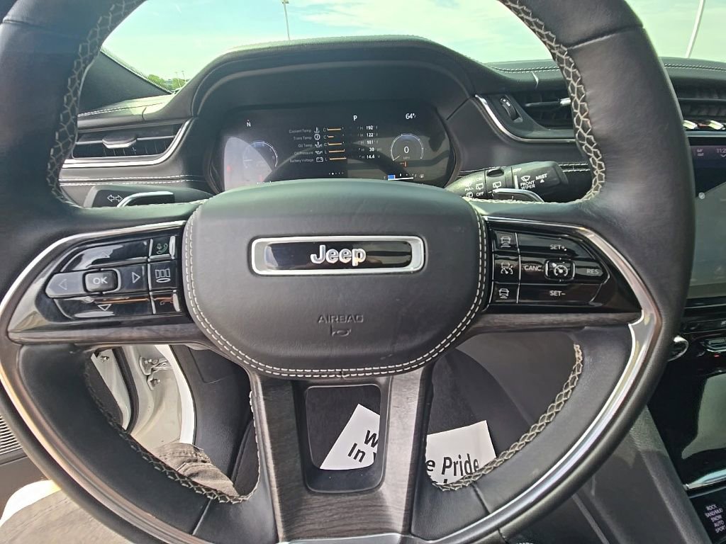 Used 2022 Jeep Grand Cherokee L Overland w/ Luxury Tech Group IV AWD/4WD image 17