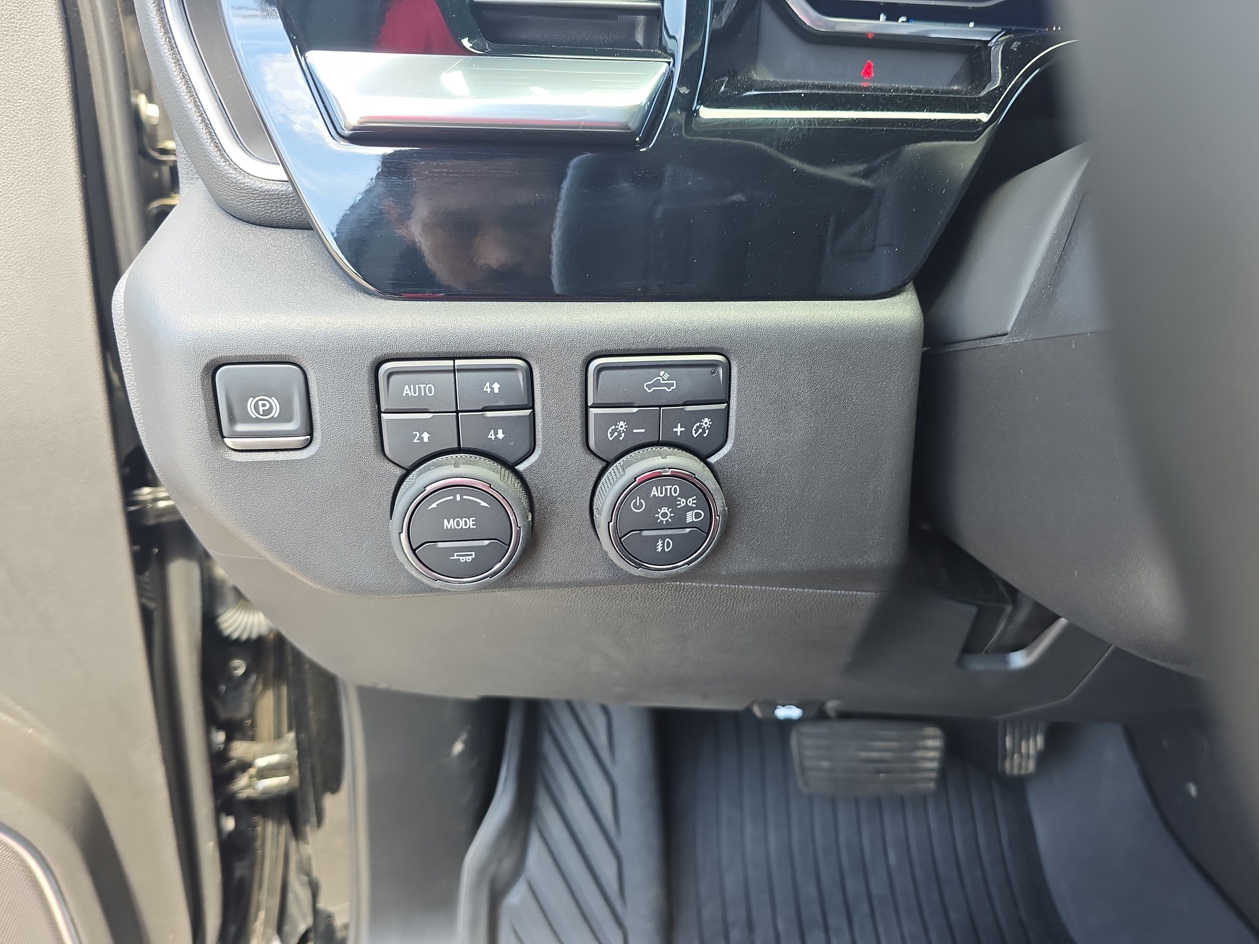 Used 2025 Chevrolet Silverado 1500 LT Trail Boss w/ Convenience Package II AWD/4WD image 27