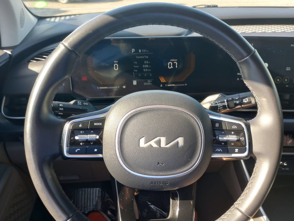 Used 2025 Kia Carnival FWD image 26