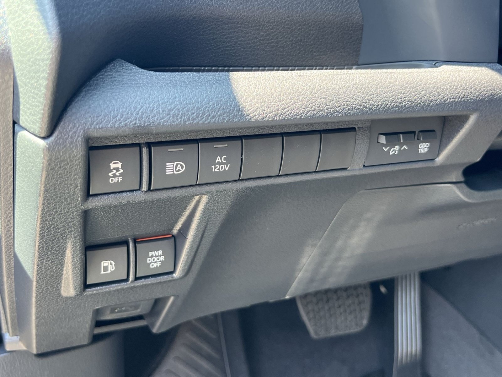 New 2026 Toyota Sienna XLE Woodland Edition AWD/4WD image 23