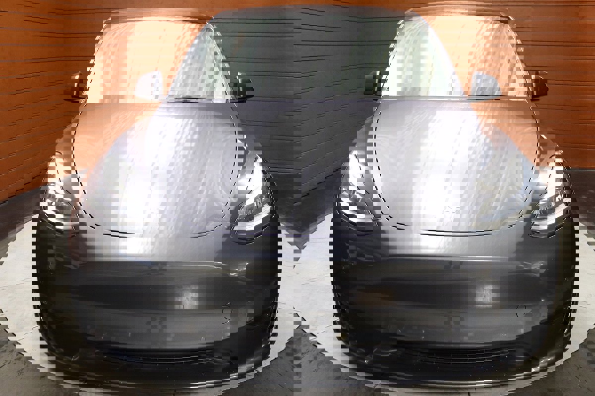 Used 2022 Tesla Model Y Long Range image 2