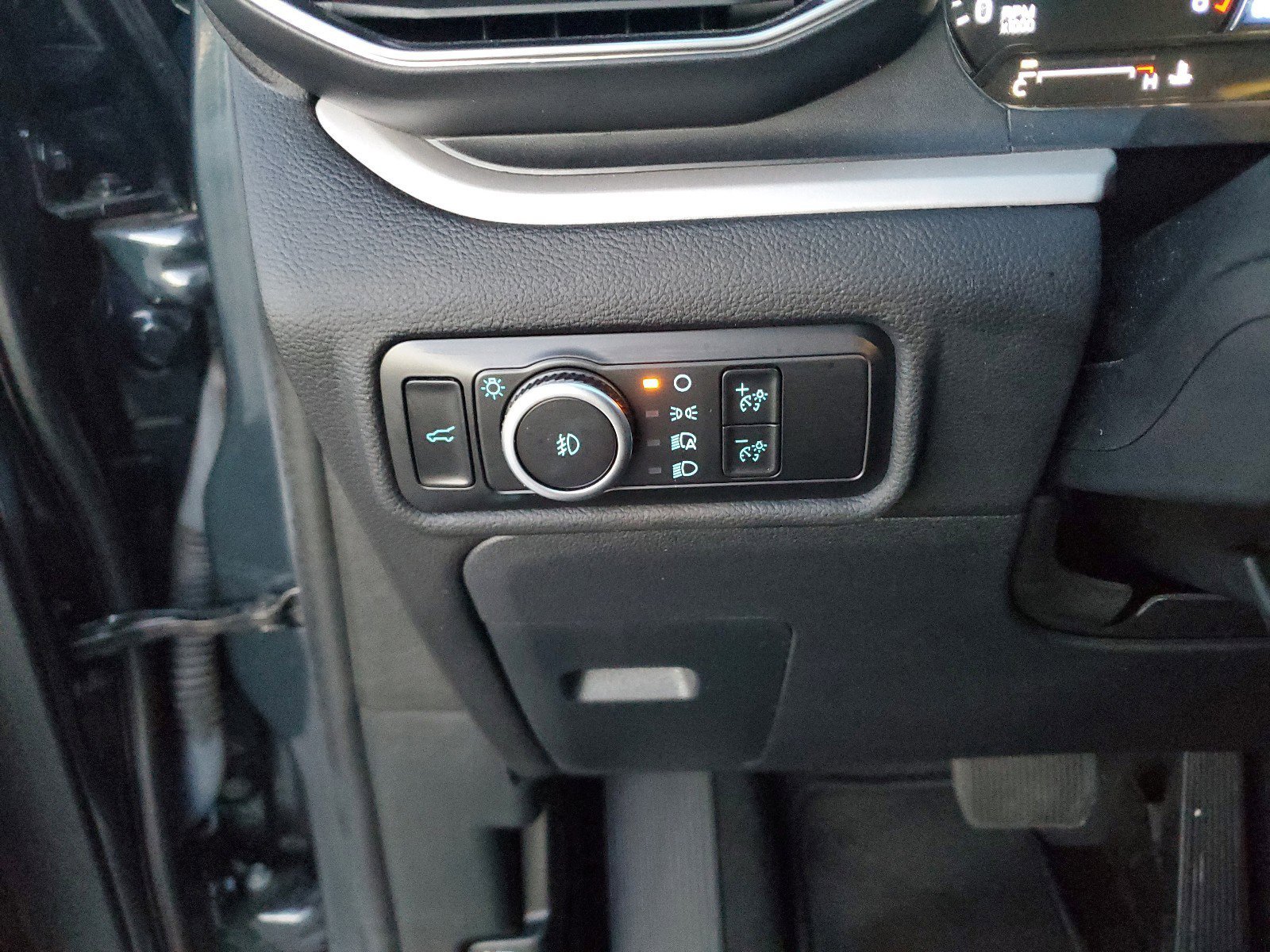 Used 2023 Ford Explorer XLT w/ Equipment Group 202A image 28