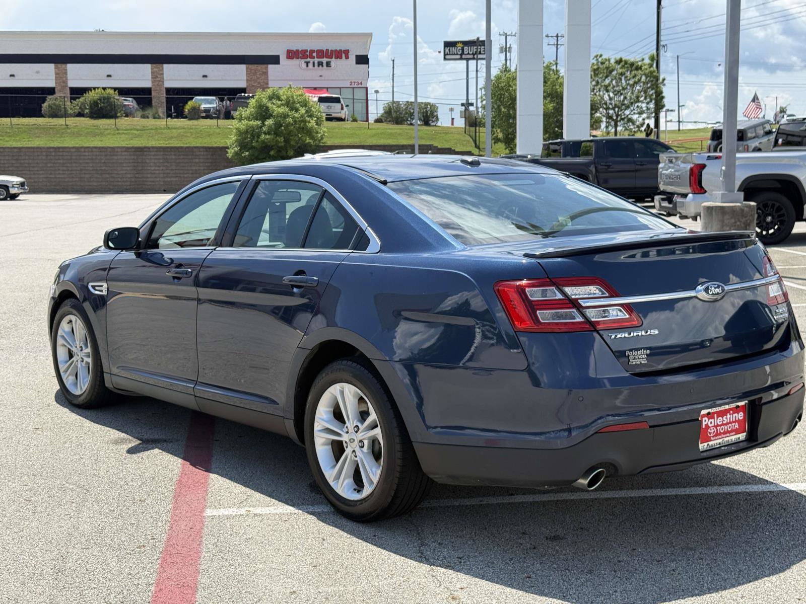 Used 2016 Ford Taurus SEL FWD image 3
