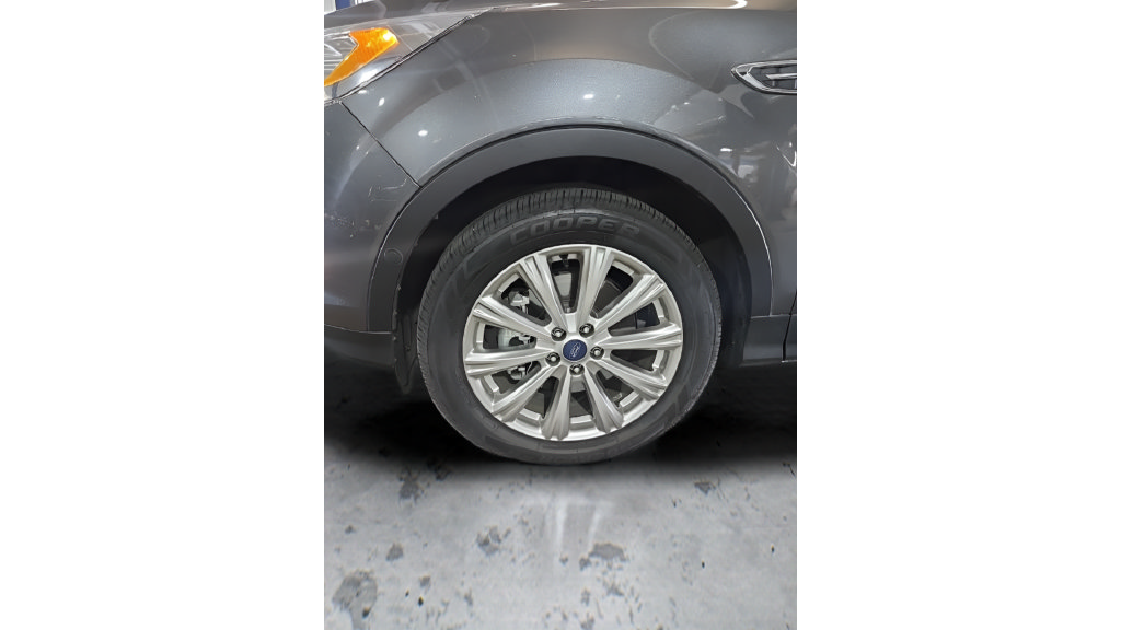 Used 2017 Ford Escape Titanium w/ Equipment Group 301A AWD/4WD image 17