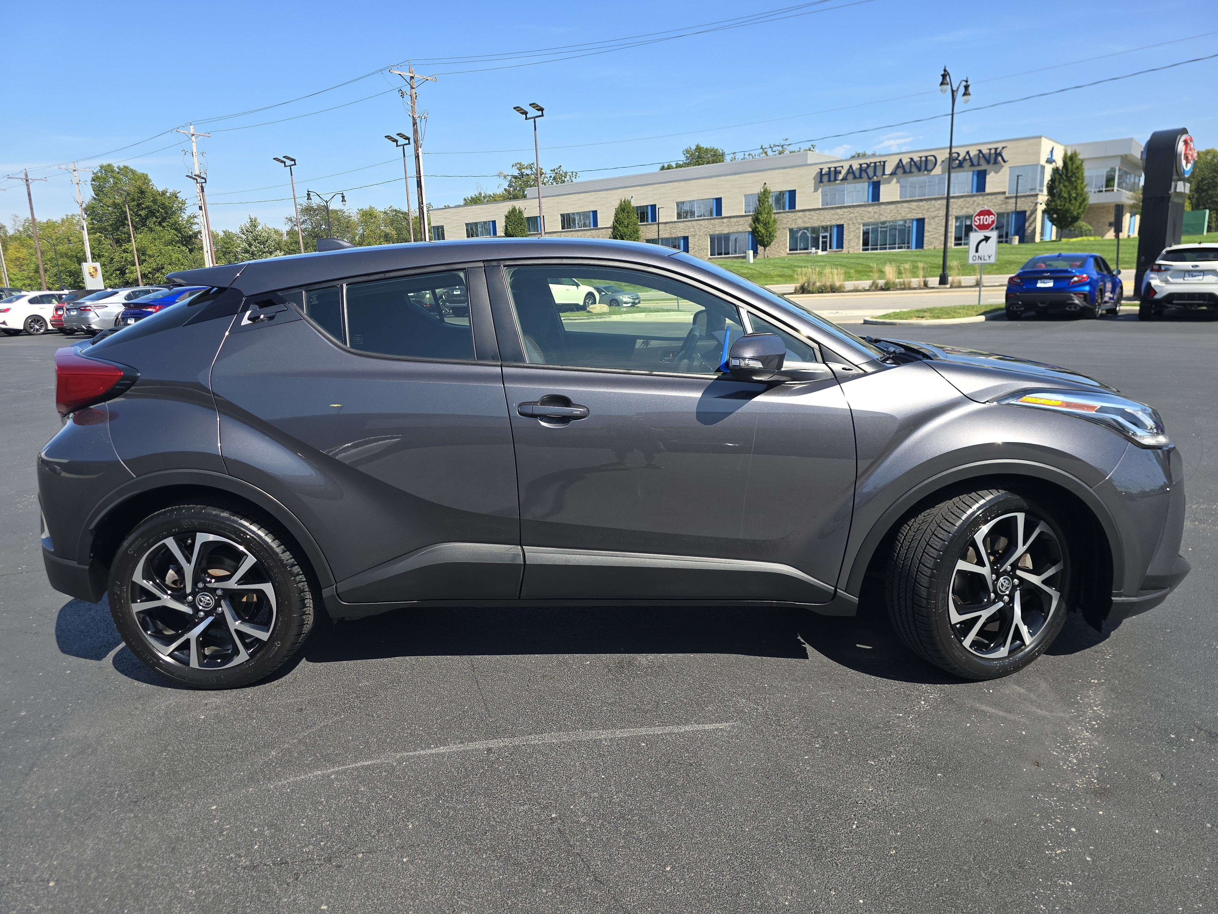 Used 2020 Toyota C-HR XLE FWD image 8