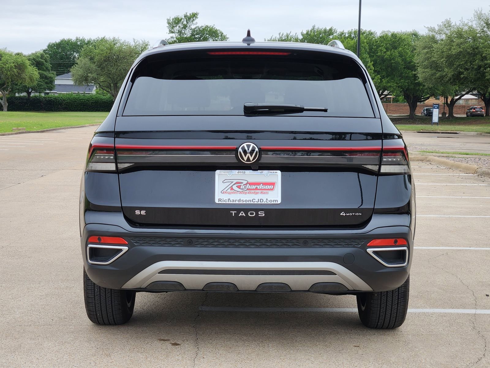 Used 2026 Volkswagen Taos SE AWD/4WD image 5