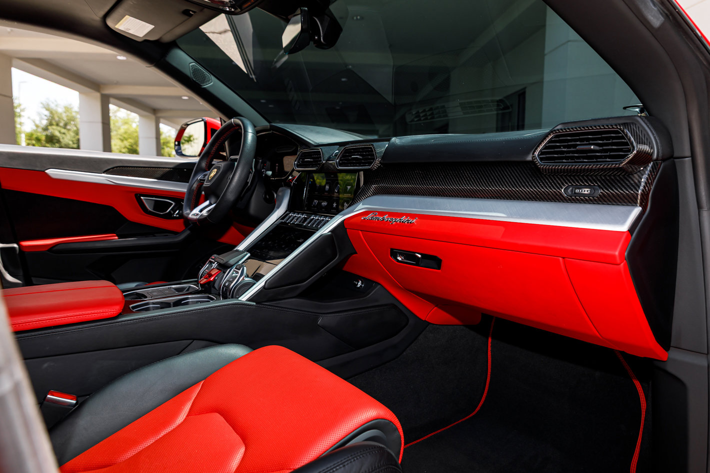 Used 2022 Lamborghini Urus AWD/4WD image 23