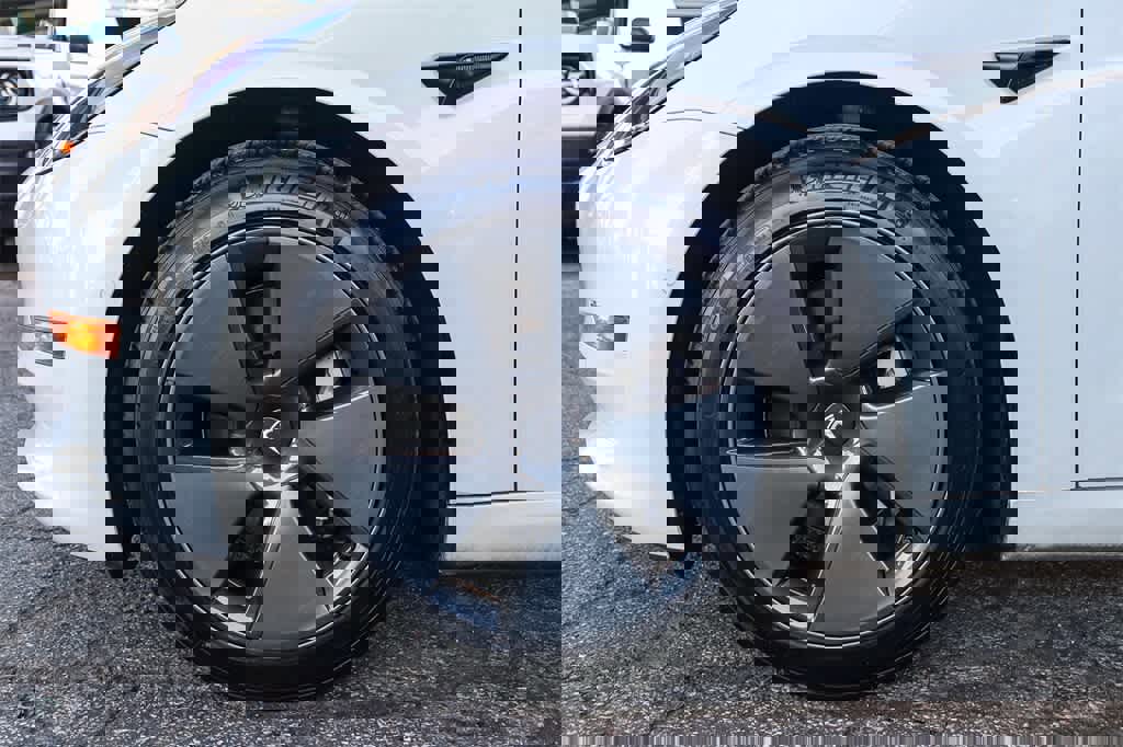 Used 2021 Tesla Model 3 Standard Range Plus image 11