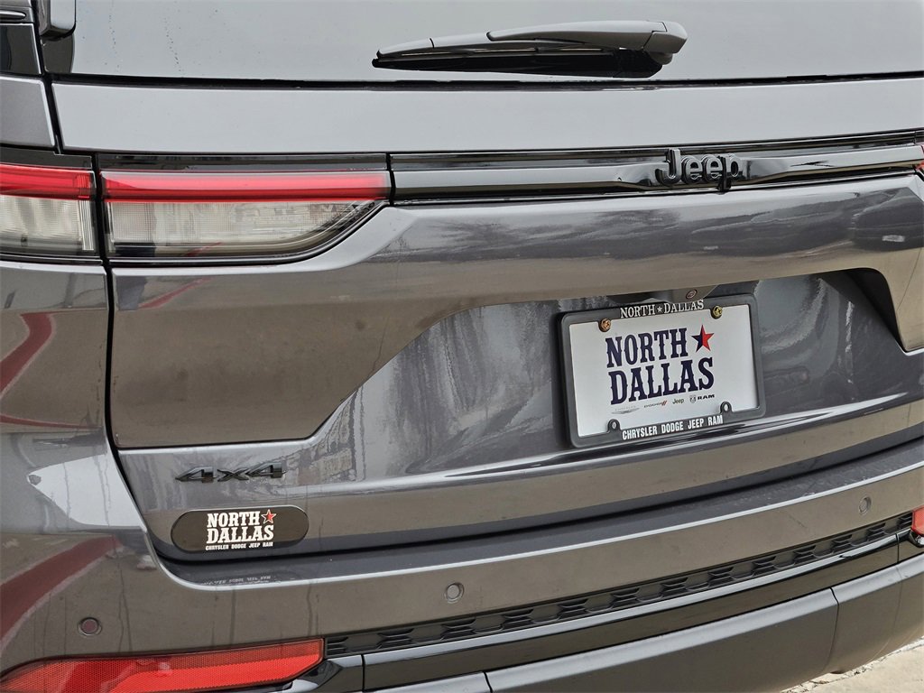 New 2025 Jeep Grand Cherokee Altitude image 6