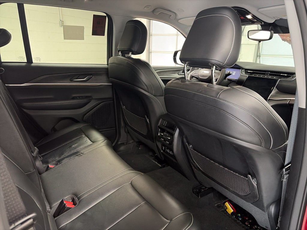 Used 2023 Jeep Grand Cherokee Limited AWD/4WD image 5