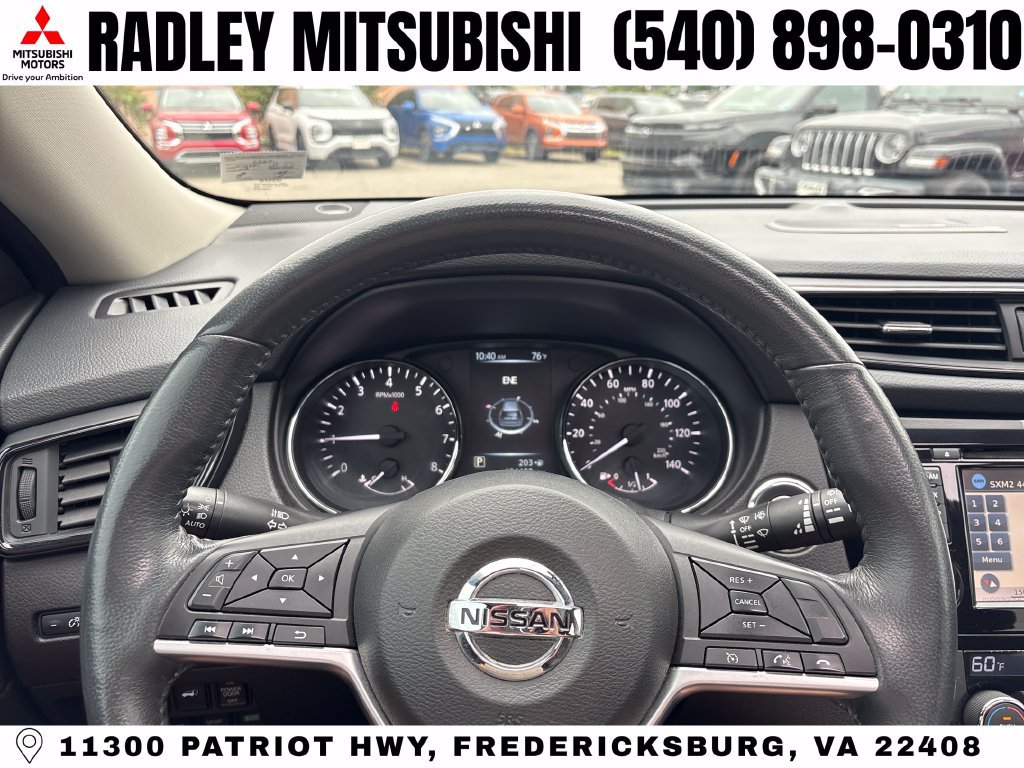 Used 2017 Nissan Rogue SV AWD/4WD image 6