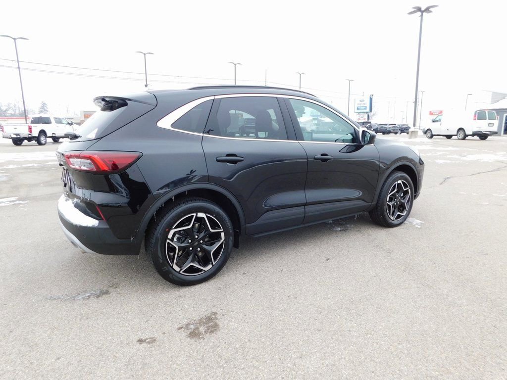 New 2026 Ford Escape Platinum image 3