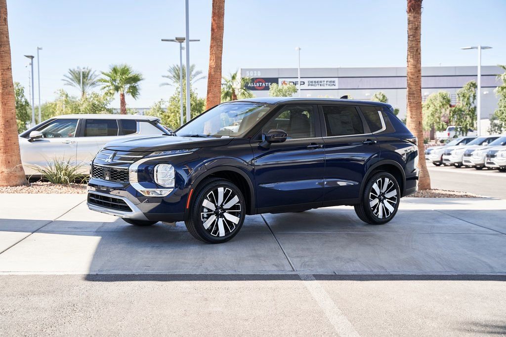 Used 2025 Mitsubishi Outlander SE FWD image 4