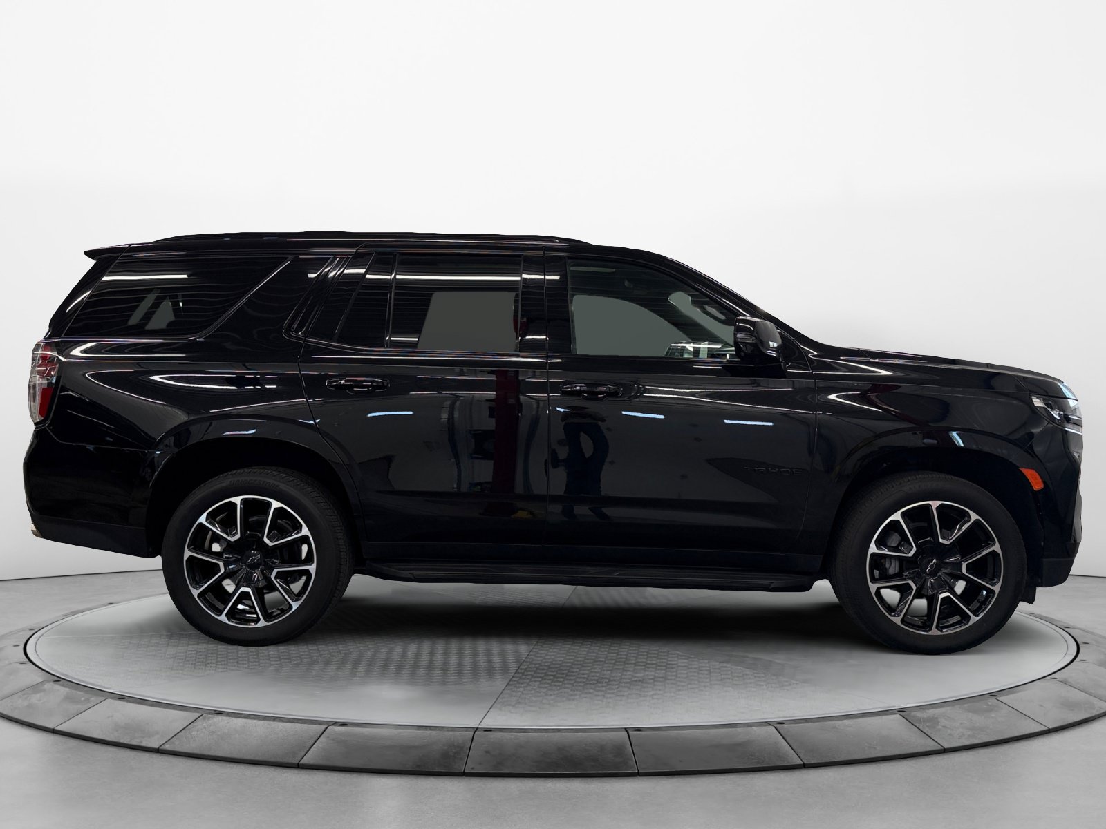 Used 2024 Chevrolet Tahoe RST w/ Sport Performance Package AWD/4WD image 2