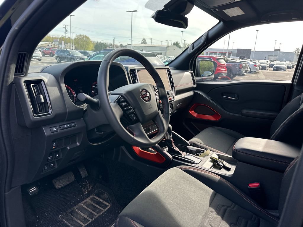 Used 2025 Nissan Frontier PRO-4X image 9