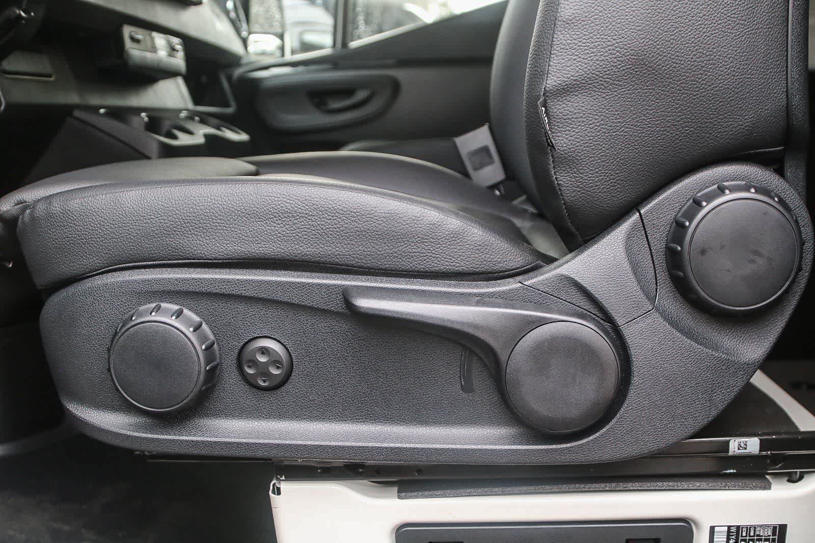 Used 2025 Mercedes-Benz Sprinter 2500 image 18