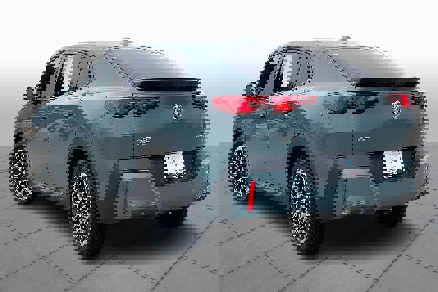 Certified 2025 BMW X2 xDrive28i image 11