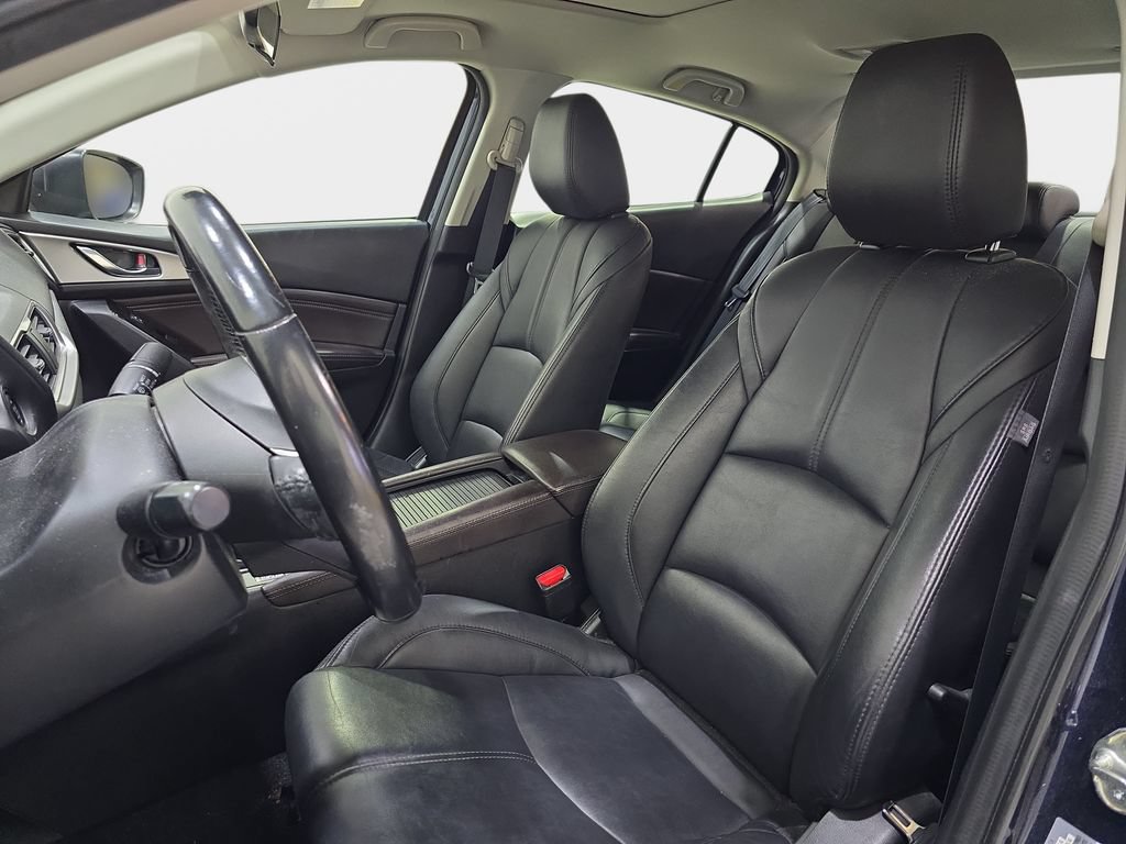 Used 2018 MAZDA MAZDA3 Touring FWD image 16