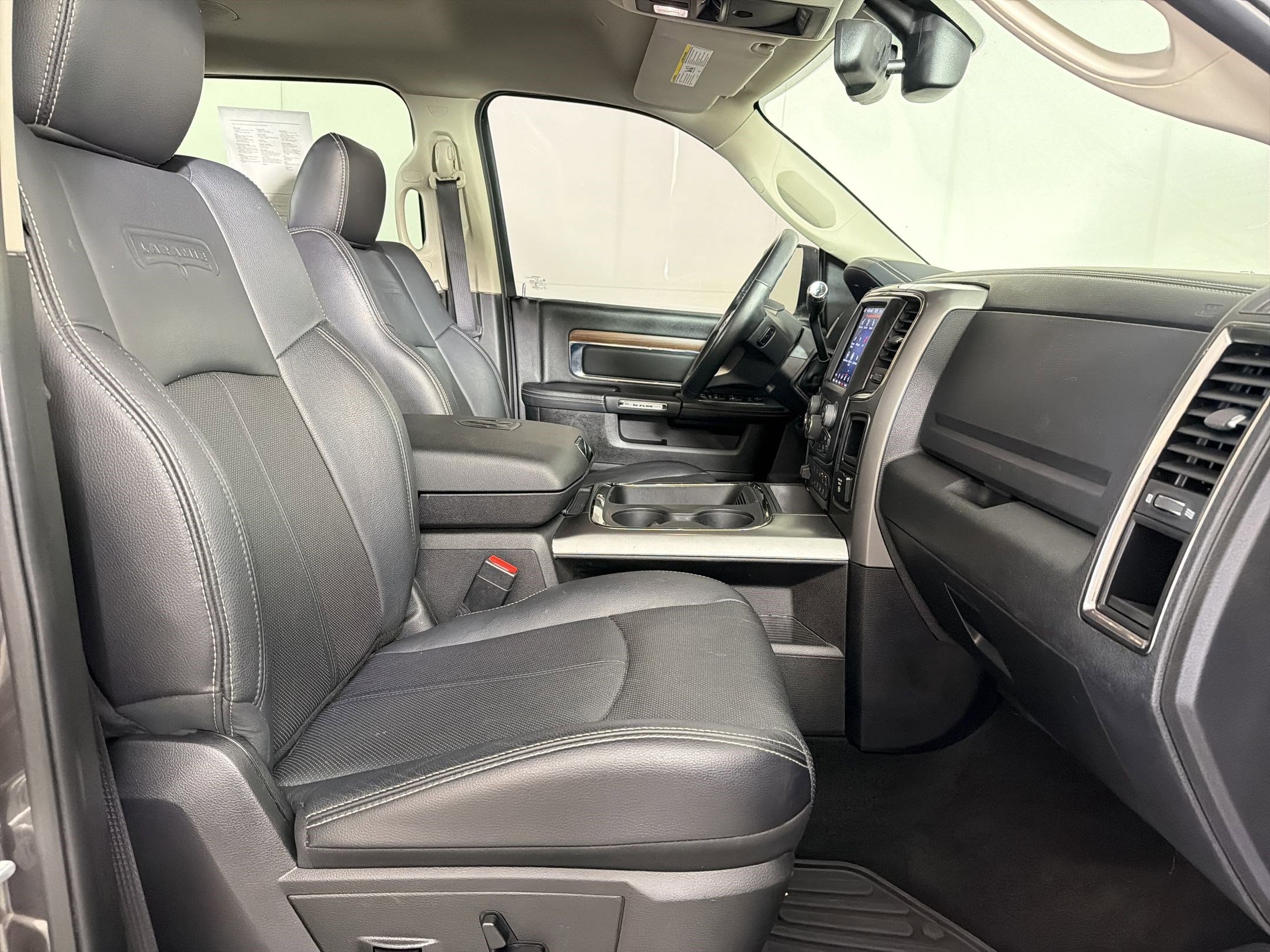 Used 2018 RAM 2500 Laramie w/ Sport Appearance Group AWD/4WD image 29