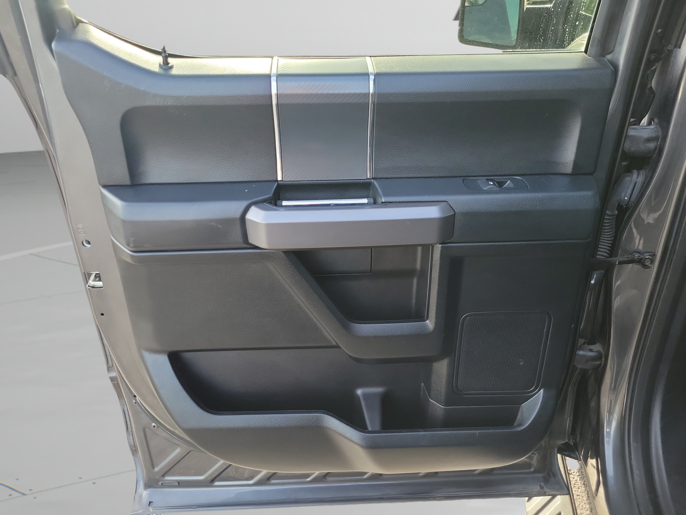 Used 2019 Ford F150 XLT w/ Equipment Group 302A Luxury AWD/4WD image 13