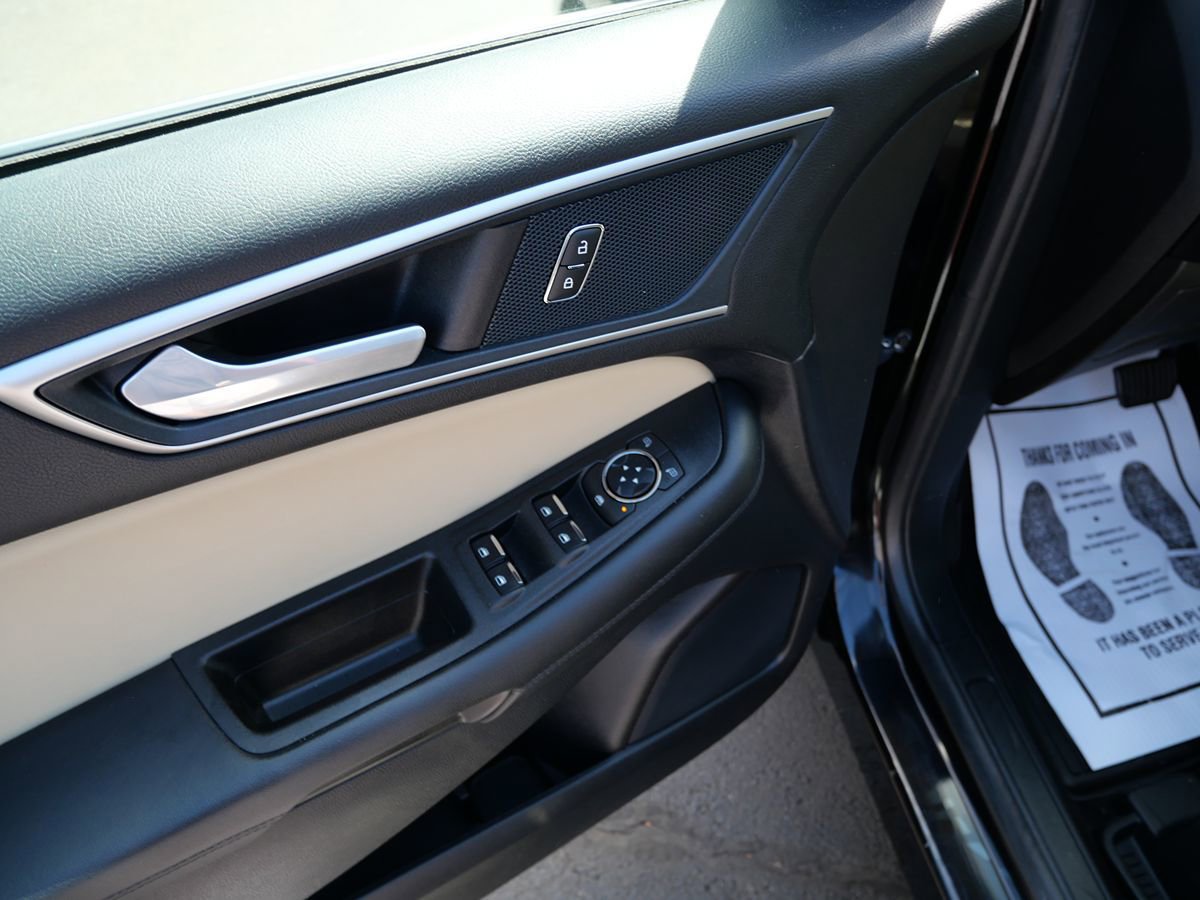 Used 2021 Ford Edge SEL w/ Cargo Accessory Package AWD/4WD image 18