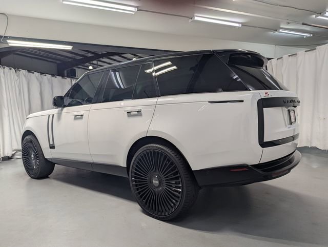 Used 2023 Land Rover Range Rover SE image 4