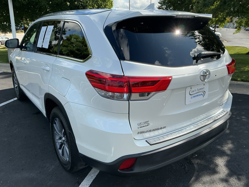 Used 2019 Toyota Highlander XLE AWD/4WD image 9