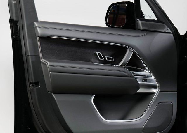 New 2025 Land Rover Range Rover SE image 19