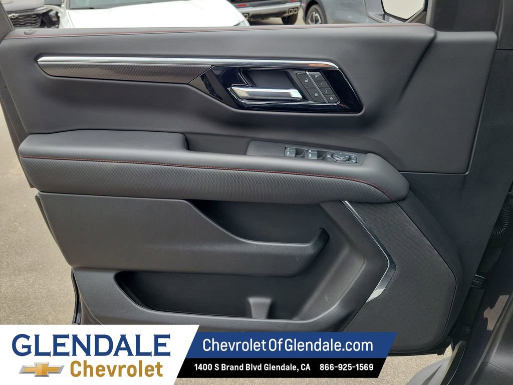 Certified 2025 Chevrolet Suburban RST image 38