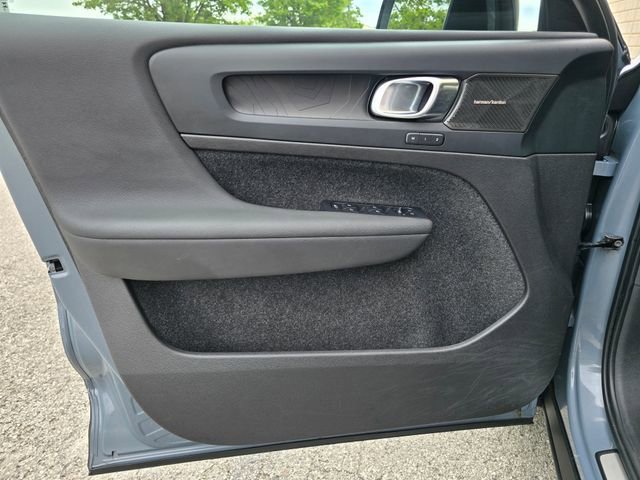 Used 2023 Volvo C40 P8 Recharge Ultimate AWD/4WD image 17
