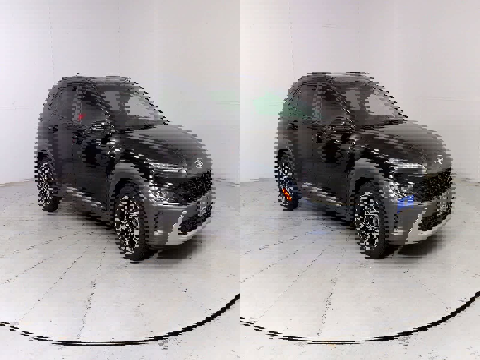 Used 2022 Hyundai Kona Limited w/ Cargo Package image 8