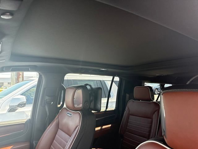 Used 2024 GMC Yukon XL Denali Ultimate AWD/4WD image 43