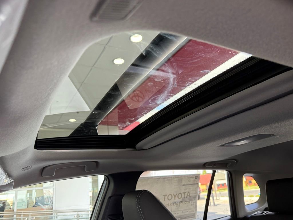 Used 2026 Toyota Corolla Cross XLE image 20