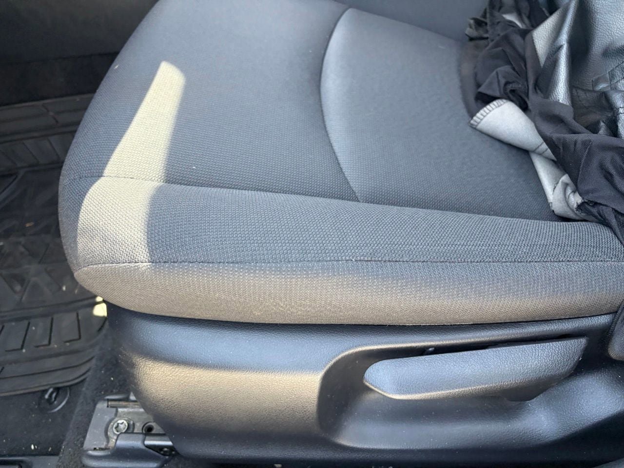 Used 2020 Toyota Corolla LE FWD image 6