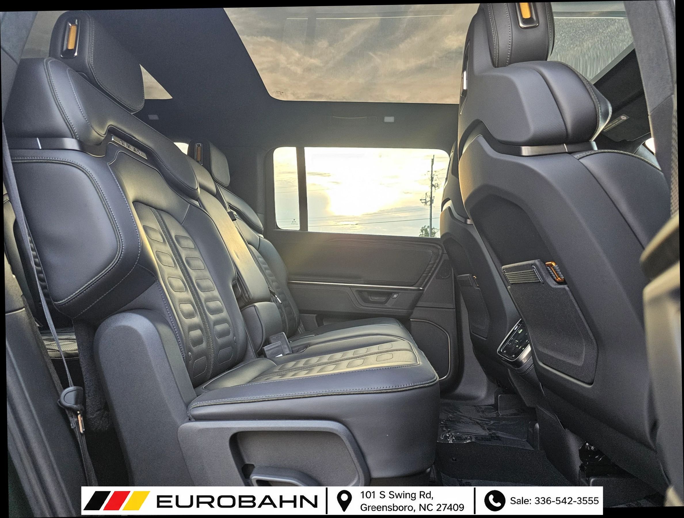Used 2025 Rivian R1S Adventure Dual AWD/4WD image 28
