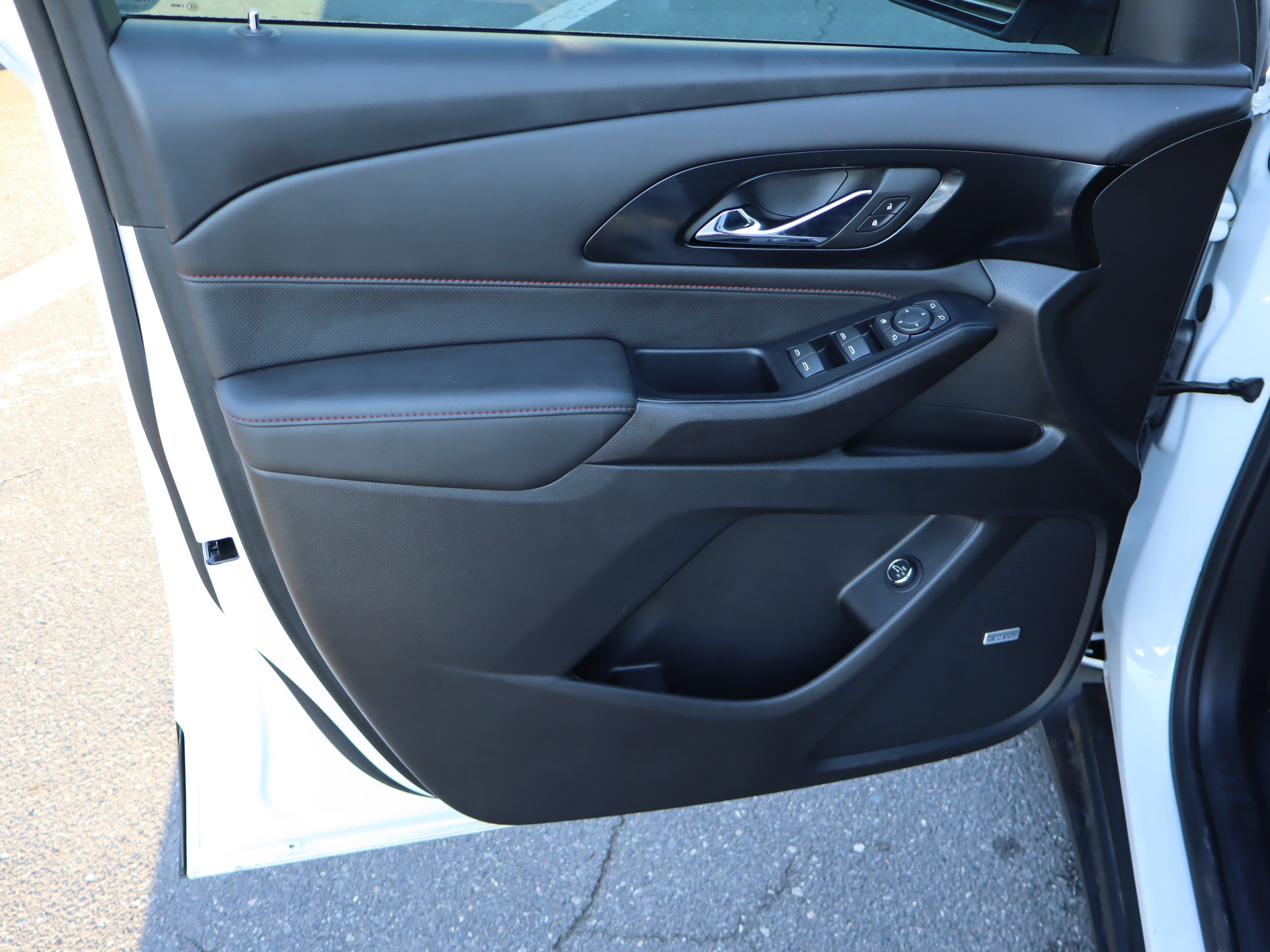 Used 2023 Chevrolet Traverse RS FWD image 16