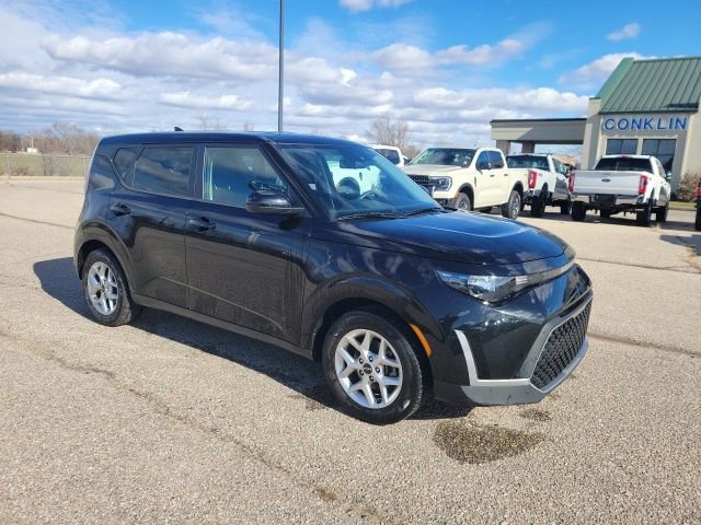 Used 2024 Kia Soul LX w/ Option Group 015 FWD image 18