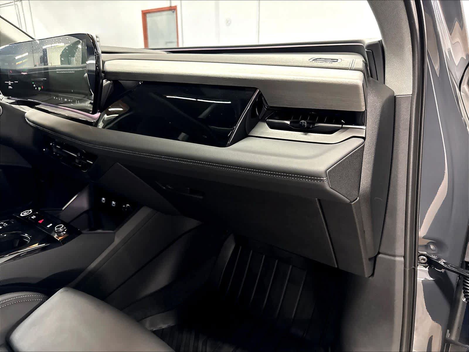 Certified 2025 Audi Q6 e-tron Premium Plus w/ Premium Plus AWD/4WD image 16
