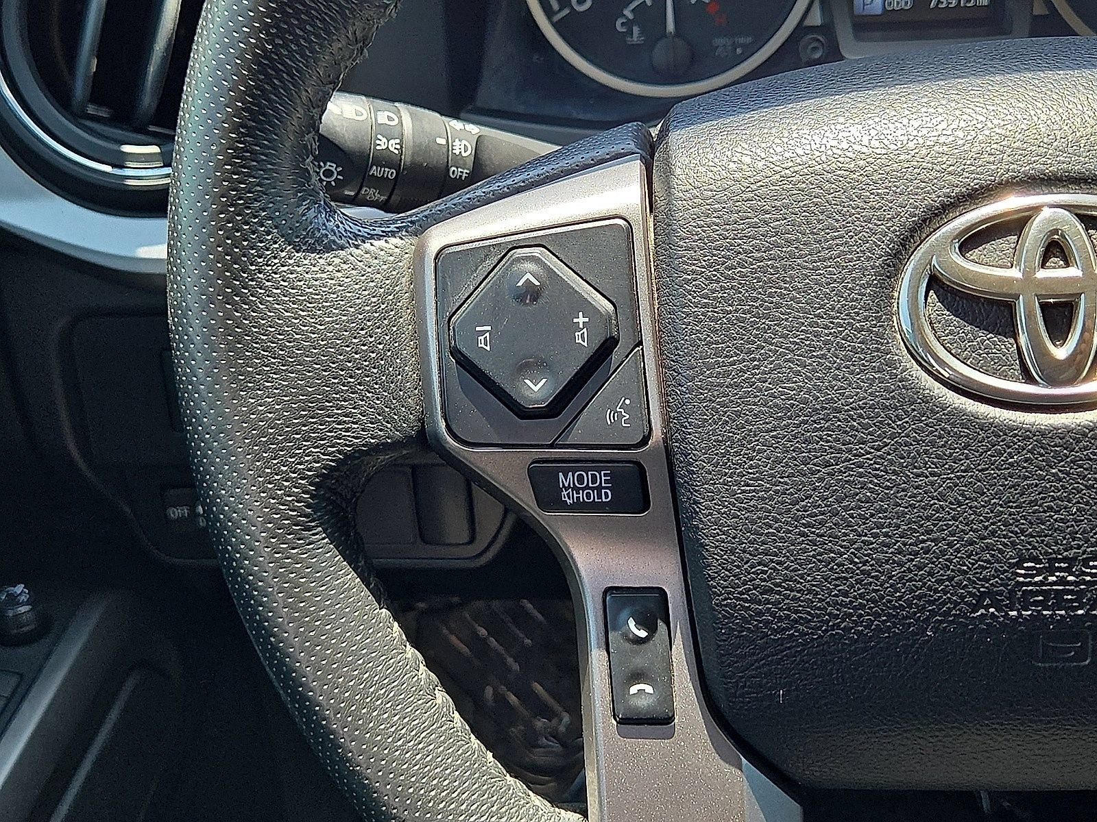 Used 2021 Toyota Tacoma SR5 RWD image 17